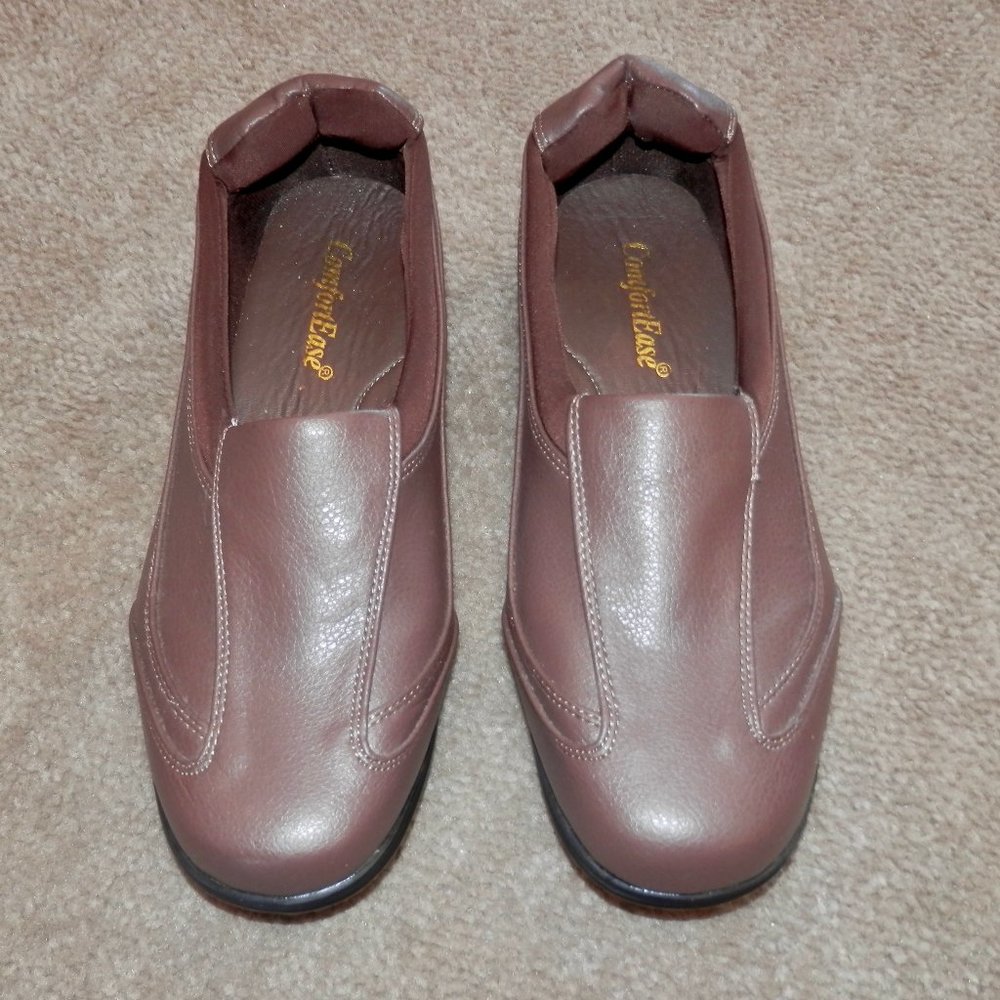 COMFORT EASE BROWN SLIP ON SHOES * LIKE NEW * SIZE 8 M * 1 IN HEEL *